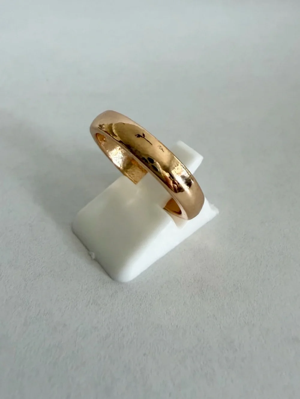 BNIB - Classic Polished Gold Finish Band Ring